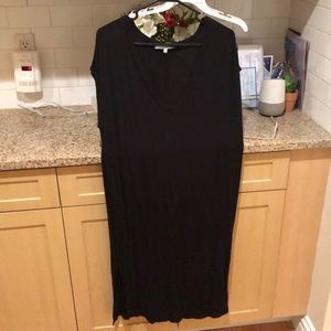 Casual flowy black dress